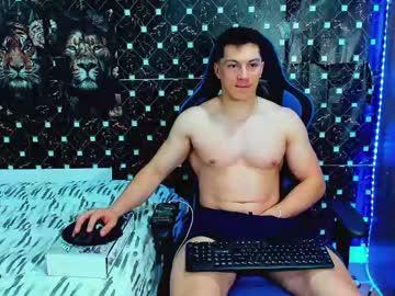 Watch javiersexymann performing live on BoomCams free cam network