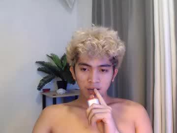 Watch jaysee_hugecox performing live on BoomCams free cam network