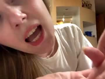 Watch jenlauder performing live on BoomCams free cam network
