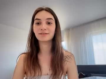 Watch jennariede performing live on BoomCams free cam network