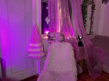 Watch jenny_cox_love performing live on BoomCams free cam network