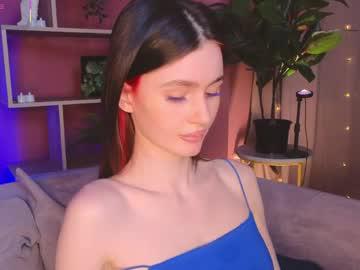 Watch jennyfer_me performing live on BoomCams free cam network