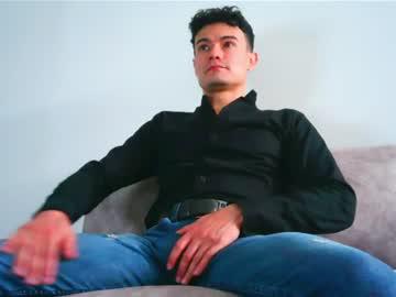Watch jhohannes_maximo performing live on BoomCams free cam network
