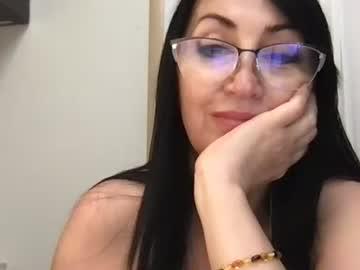 Watch jinaluv performing live on BoomCams free cam network