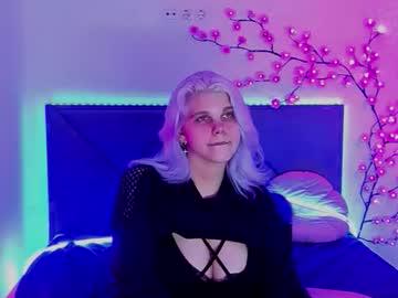 Watch joannlowes performing live on BoomCams free cam network