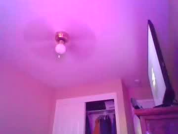 Watch johnnyemonleos performing live on BoomCams free cam network