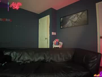 Watch johnnyfromspace performing live on BoomCams free cam network