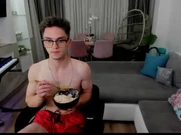 Watch johnnyk8 performing live on BoomCams free cam network
