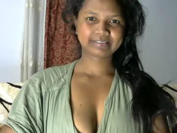 Watch juicy_pretty performing live on BoomCams free cam network