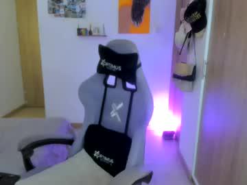 Watch juli_santos_22 performing live on BoomCams free cam network