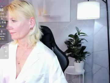 Watch julie_lucasss performing live on BoomCams free cam network