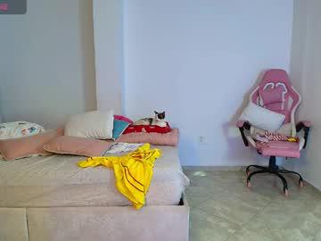 Watch julieta_rose19 performing live on BoomCams free cam network