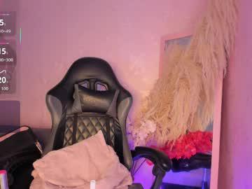 Watch juliethmosss performing live on BoomCams free cam network