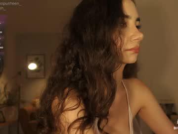 Watch juliette_dee performing live on BoomCams free cam network