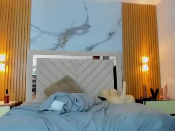 Watch karolandluna performing live on BoomCams free cam network