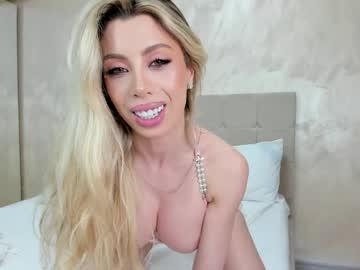 Watch kaylabenz performing live on BoomCams free cam network