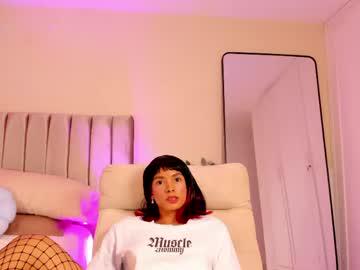 Watch kendra_fit performing live on BoomCams free cam network