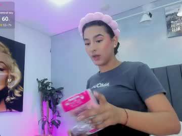 Watch kendra_london performing live on BoomCams free cam network