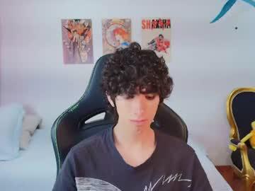 Watch kendric_parm performing live on BoomCams free cam network