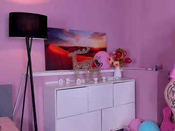 Watch kiki_peach performing live on BoomCams free cam network