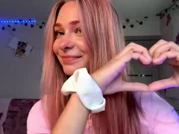 Watch kikixie performing live on BoomCams free cam network
