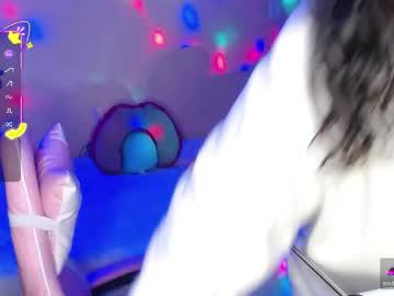 Watch kim_saenz20 performing live on BoomCams free cam network