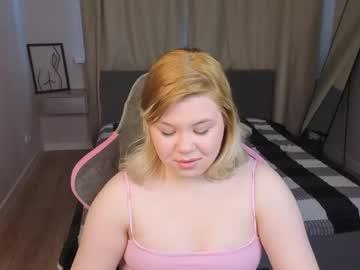 Watch kristen_gibbs performing live on BoomCams free cam network