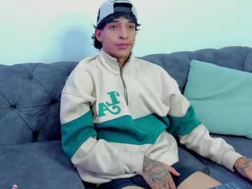 Watch kroywave performing live on BoomCams free cam network