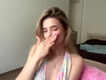 Watch kyongcrier performing live on BoomCams free cam network
