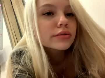 Watch l1sa_bun performing live on BoomCams free cam network