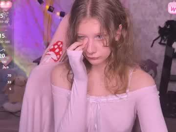 Watch l1ttlekiki performing live on BoomCams free cam network