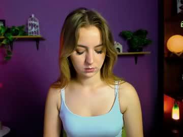 Watch lara_moon1 performing live on BoomCams free cam network