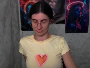 Watch lauradre_ performing live on BoomCams free cam network