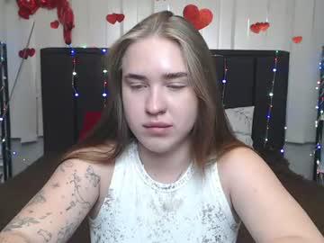 Watch laurahlot performing live on BoomCams free cam network