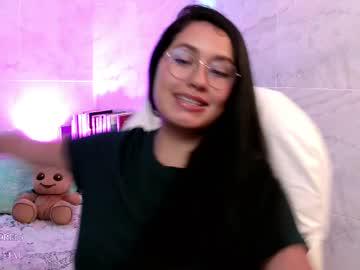 Watch lauraruiz1 performing live on BoomCams free cam network