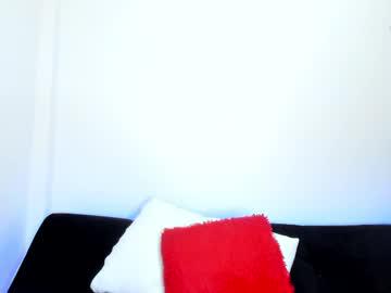 Watch lauryjonson_ performing live on BoomCams free cam network