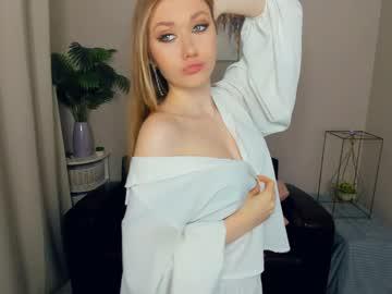 Watch laviniahoutz performing live on BoomCams free cam network