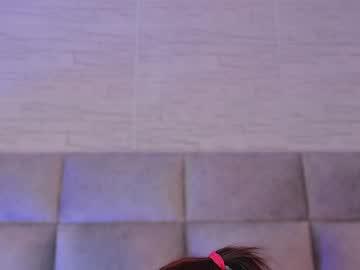 Watch lea_walkerr performing live on BoomCams free cam network