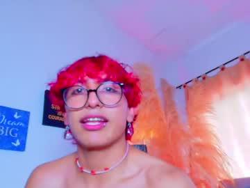 Watch lee_roses performing live on BoomCams free cam network