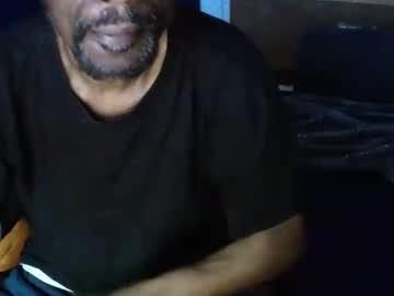 Watch leeguy_hugedick performing live on BoomCams free cam network