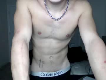 Watch leelonglee performing live on BoomCams free cam network