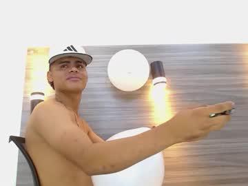 Watch lelehott01 performing live on BoomCams free cam network