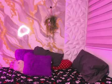 Watch lil_daphneandstuart performing live on BoomCams free cam network