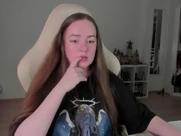 Watch lil_happiness performing live on BoomCams free cam network