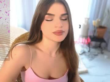 Watch lili_hotly performing live on BoomCams free cam network