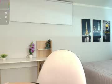 Watch linda_morgan1 performing live on BoomCams free cam network