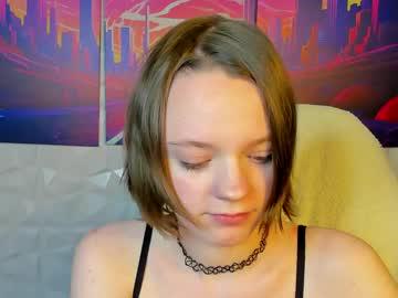 Watch lindaa_bell performing live on BoomCams free cam network