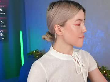 Watch lindathackerr performing live on BoomCams free cam network
