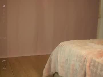 Watch linhmew performing live on BoomCams free cam network