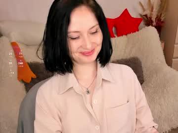 Watch lisamooore performing live on BoomCams free cam network